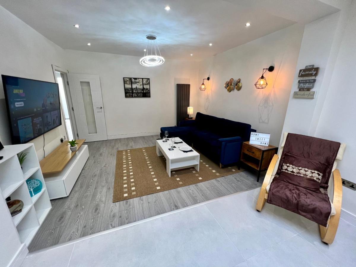 Villa Wembley Stadium 5 Star Brand New Luxury Sleeps 14 With Parking London Exterior foto