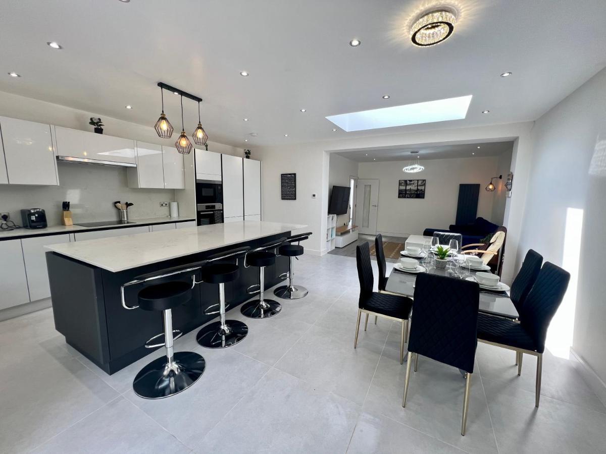 Villa Wembley Stadium 5 Star Brand New Luxury Sleeps 14 With Parking London Exterior foto
