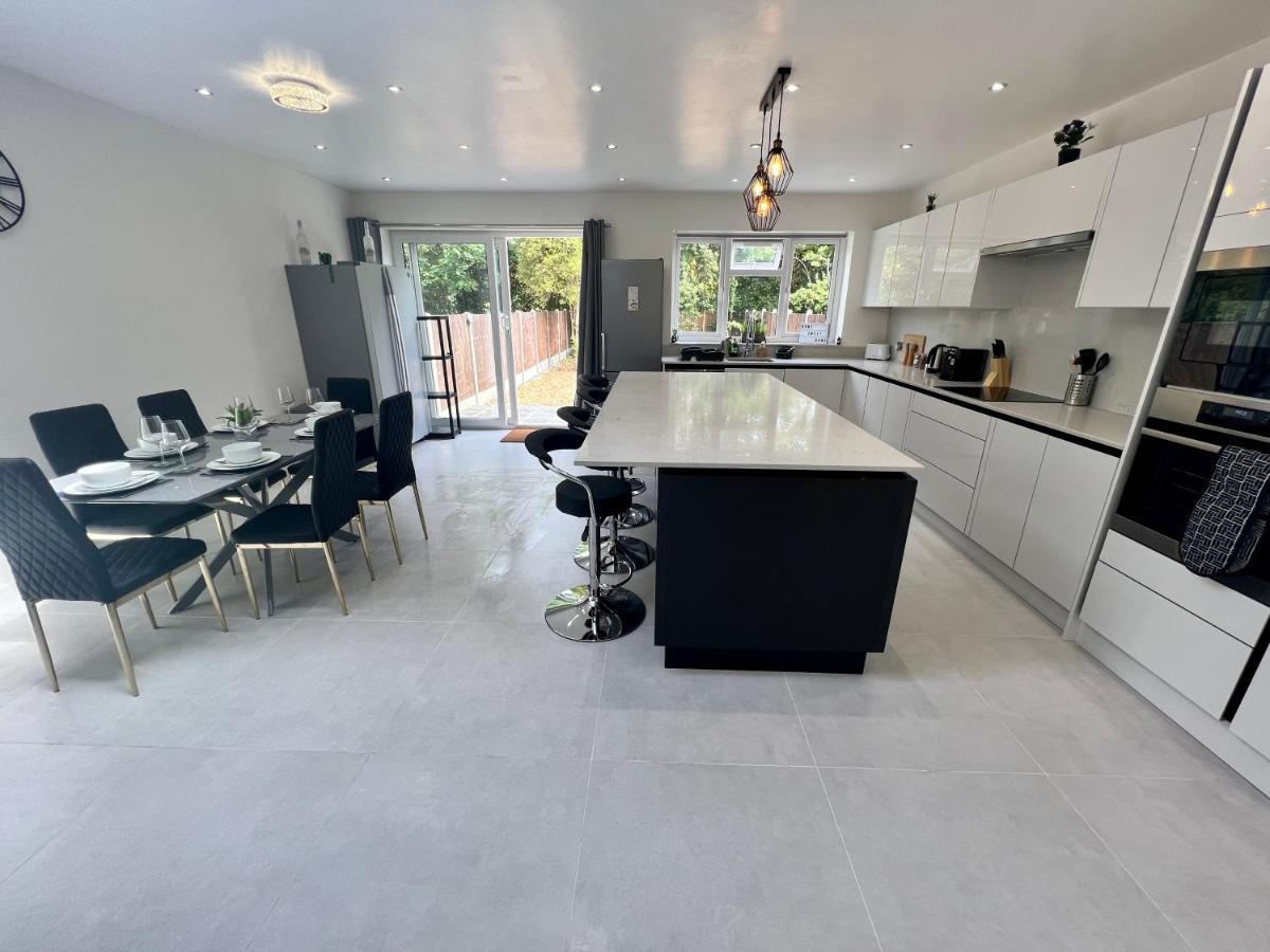 Villa Wembley Stadium 5 Star Brand New Luxury Sleeps 14 With Parking London Exterior foto