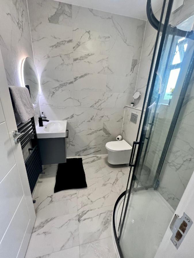 Villa Wembley Stadium 5 Star Brand New Luxury Sleeps 14 With Parking London Exterior foto