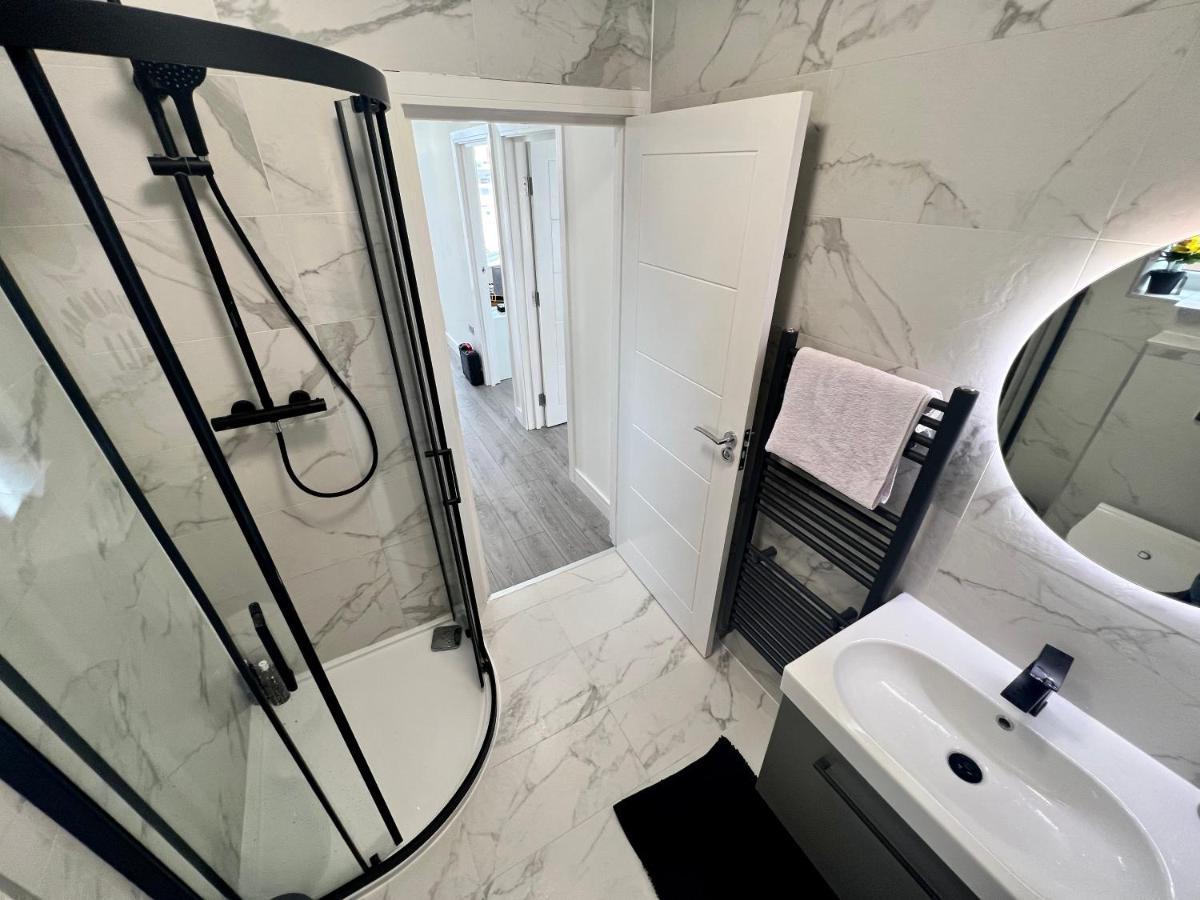 Villa Wembley Stadium 5 Star Brand New Luxury Sleeps 14 With Parking London Exterior foto